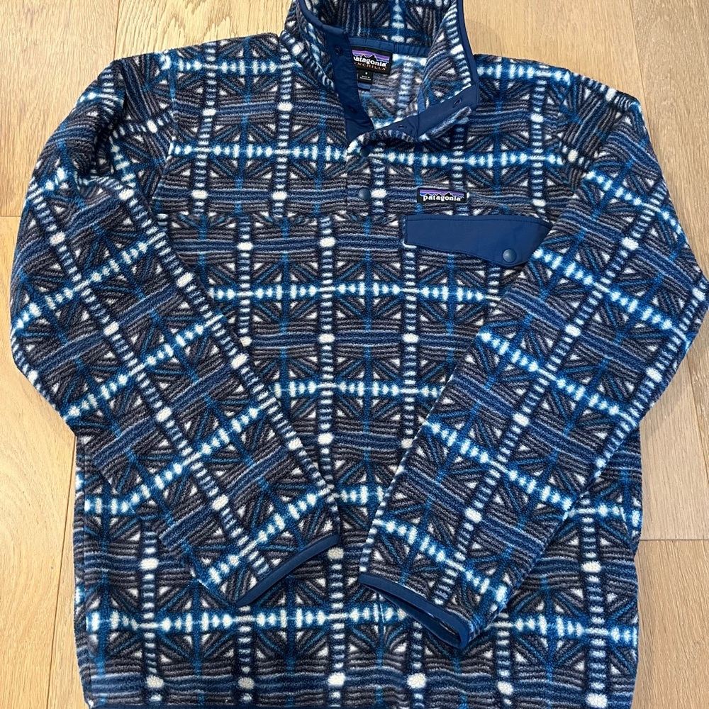 Patagonia Navy and White Geometric Synchilla Snap T Fleece Pullover